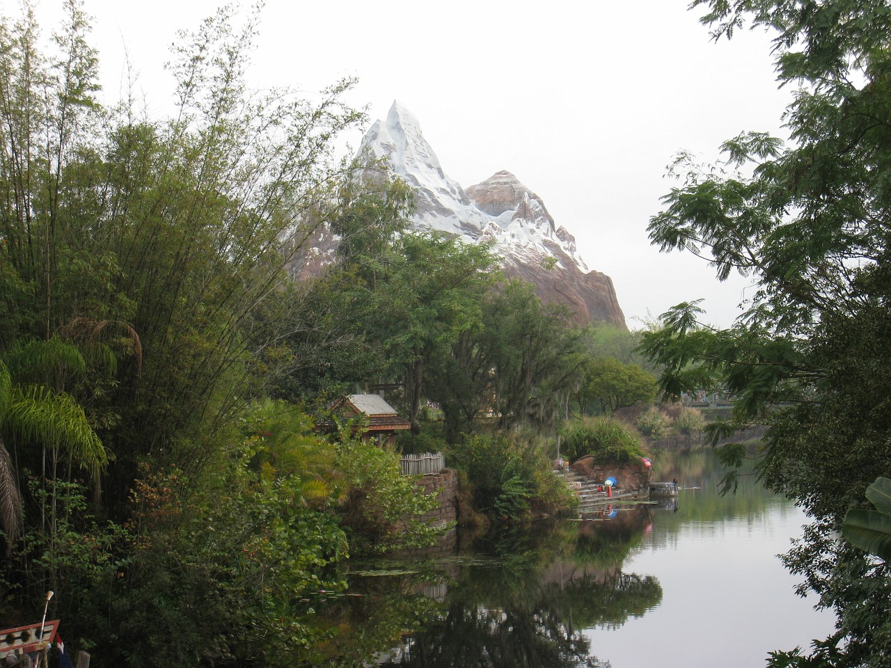 Vacation 2007-12 - Disney Parks  0616.jpg - The 2007-08 vacation to Florida included Disney World. We visited some of the larger theme Resorts along with Animal Kingdom and Disney Hollywood Studios.
